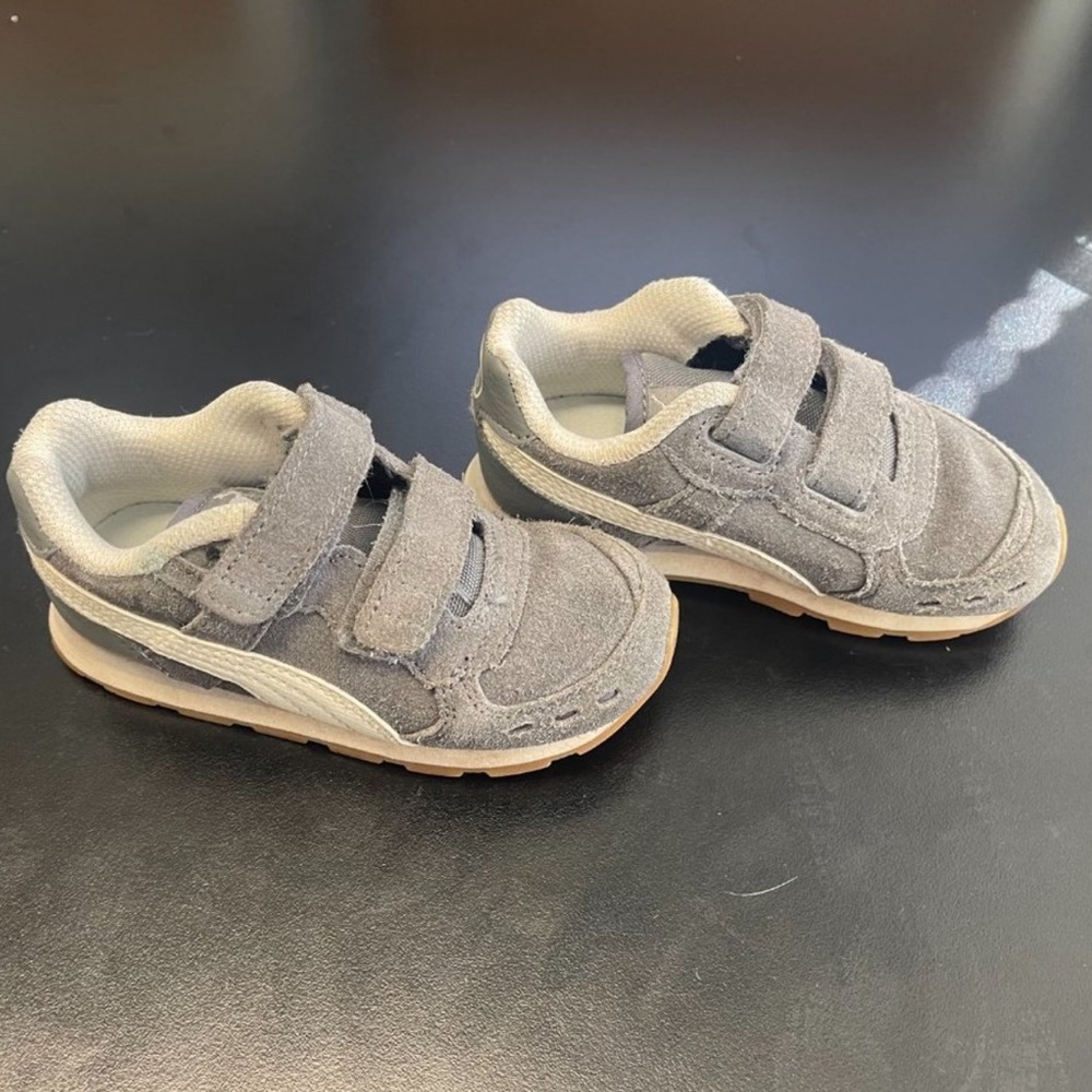 Puma unisex sneakers Sz US 7 little kid/toddler